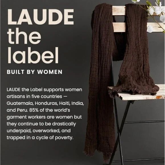 NWT~LAUDE the Label Bubble Gauze Scarf in Carob Chocolate Brown Wrap NEW! - Picture 1 of 15